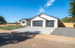4870 Dandelion Drive, Redding, CA 96002