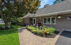 4 Halfcircle Drive, Holbrook, NY 11741