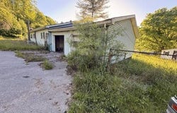 1199 East Highway 221, Bledsoe, KY 40810