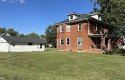 221 Chestnut Street, Donnellson, IA 52625