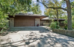 8607 W 93rd Place, Hickory Hills, IL 60457
