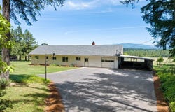 40025 Crestview Ln, Lebanon, OR 97355