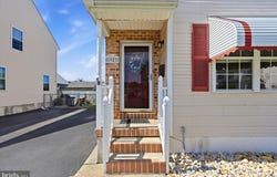 1923 OAK LEAF Lane, HOLMES, PA 19043