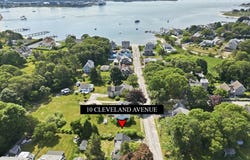10 Cleveland Ave, Wareham, MA 02532