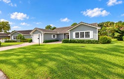 7 Holly Drive, Boynton Beach, FL 33436