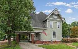 857 E Clinton Street, Frankfort, IN 46041