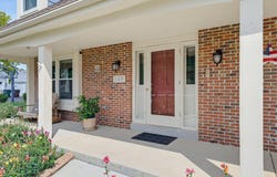 149 Hickory Dr, Delafield, WI 53018