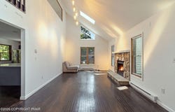 1076 Lancaster Drive, Bushkill, PA 18324