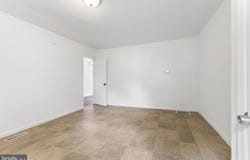211 BROAD Street, BEVERLY, NJ 08010