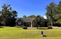 25 Sailview Court, Hampstead, NC 28443