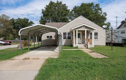 1112 W 2nd St, Coffeyville, KS 67337