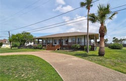 414 E Bayview Boulevard, Portland, TX 78374