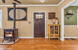 542 Clinton Avenue, Belford, NJ 07718