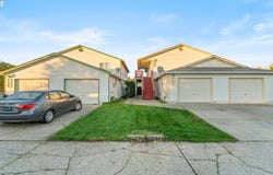 1905 17TH St, Springfield, OR 97477