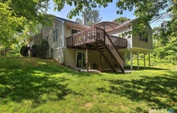 9 Canterbury Road, Hamden, CT 06514