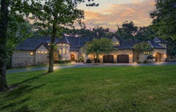 3208 S Thornridge Drive, Springfield, MO 65809