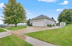 4165 Deer Valley Dr, Marion, IA 52302