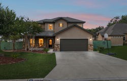 1627 STONE HVN, Pleasanton, TX 78064