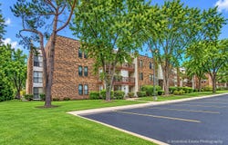 2212 Country Club Drive, Woodridge, IL 60517