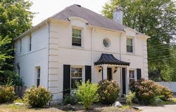657 Hawthorne Road, Grosse Pointe Woods, MI 48236