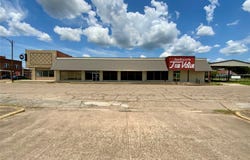 405 E Commerce Street, Mexia, TX 76667