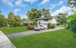 23 Redleaf Lane, Commack, NY 11725