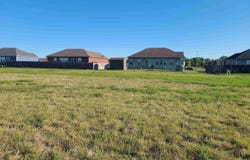1413 Curtiss Dr, McPherson, KS 67460