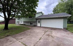 56 Nelson Dr, Silver Bay, MN 55614