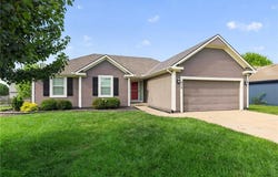 512 E Cheyenne Street, Gardner, KS 66030