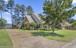 525 Ridge Circle, Brandon, MS 39047
