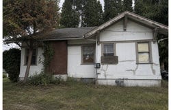 21260 SE STARK St, Gresham, OR 97030