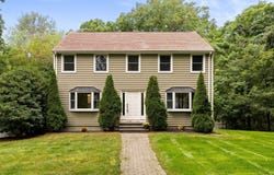 1 Nottingham Dr, Raynham, MA 02767