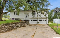 13911 Lisa Circle, Omaha, NE 68138