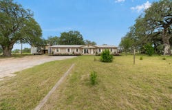 1081 County Road 773, Devine, TX 78016