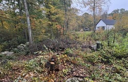 984 Vauxhall Street Extension, Waterford, CT 06375