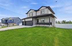903 Carl Ct, Solon, IA 52333