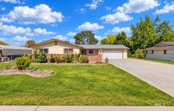 520 W Dakota Ave, Nampa, ID 83686