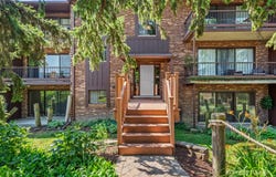61 W Pier Drive, Westmont, IL 60559