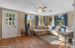 613 W 4th Ave, Lenoir City, TN 37771