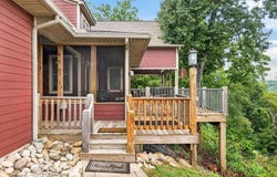 2070 Holly Bend Dr, Byrdstown, TN 38549