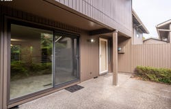 2295 RIDGEWAY Dr, Eugene, OR 97401