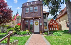 14 WINDSOR CIR, SPRINGFIELD, PA 19064