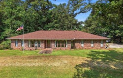 6845 Village Dr, Pine Bluff, AR 71603