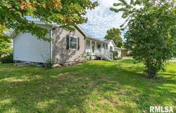 101 E JAMES Street, Yates City, IL 61572