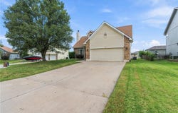 1112 Camelot Drive, Raymore, MO 64083