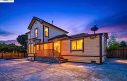 2836 Myrtle St, Oakland, CA 94608