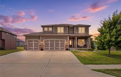 1729 Cambridge Circle, Kearney, MO 64060