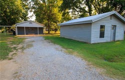 20 S Vine ST, Charleston, AR 72933