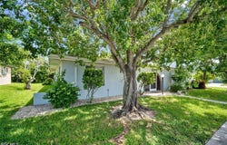1239 SE 23rd Place, Cape Coral, FL 33990