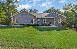 380 Mountain Preserve Pkwy, Crab Orchard, TN 37723